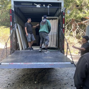 Careful Movers - Unloading two oversized pallets - Movers Near Me - Menlo Park, California Careful Movers - Unloading two oversized pallets - Movers Near Me - Menlo Park, California