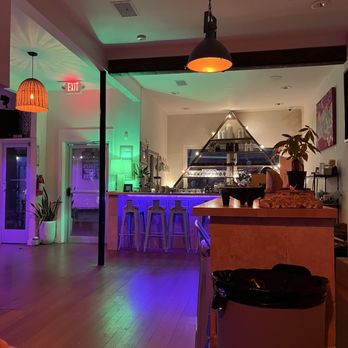Tulum Kava & Kratom - Cozy interior with great mood lighting - Coffee & Tea Near Me - Austin, Texas