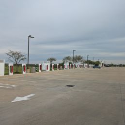 EV charging station at Buc-ee's, Madisonville
