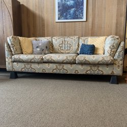 Hand of the Heart Massage - Cute comfy couch in lobby