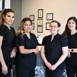 Lincoln Crossing Dental - Our team of Dental Assistants are ready for you