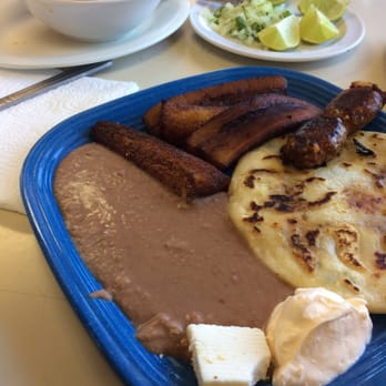 El Torogoz - Plato típico y sopa de patas! Sooooo goood!! Quedamos llenos!!! - Salvadoran Near Me - Lynwood, California El Torogoz - Plato típico y sopa de patas! Sooooo goood!! Quedamos llenos!!! - Salvadoran Near Me - Lynwood, California