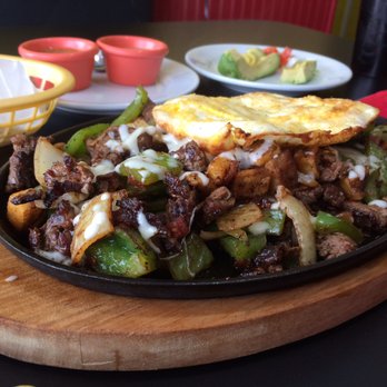 Fritangas Mexican Restaurant Silverthorne - Carbón Skillet with over hard eggs, 4 tortillas and avo! Yum! - Mexican Near Me - Silverthorne, Colorado Fritangas Mexican Restaurant Silverthorne - Carbón Skillet with over hard eggs, 4 tortillas and avo! Yum! - Mexican Near Me - Silverthorne, Colorado