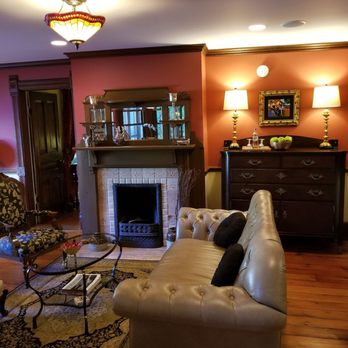 Twin Oaks Inn - Bed & Breakfast Near Me - Saugatuck, Michigan Twin Oaks Inn - Bed & Breakfast Near Me - Saugatuck, Michigan