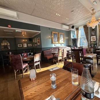 Nicholson's - Upstairs dining area - Pubs Near Me - London, XGL Nicholson's - Upstairs dining area - Pubs Near Me - London, XGL