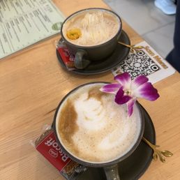 Caramel latte and unflavored latte with beautiful presentation Caramel latte and unflavored latte with beautiful presentation