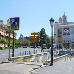 Interparking - Entrada de coches al parking Glorieta Paz