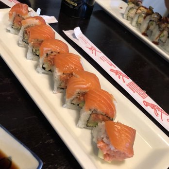 Kuru Kuru Sushi - King salmon roll - Sushi Bars Near Me - Burbank, California