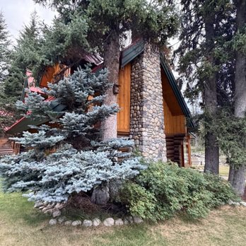 The Post Hotel Dining Room - The grounds are beautiful - Canadian (New) Near Me - Lake Louise, Alberta