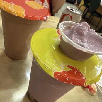 Cafe Gossip - Chocolate iceberg blended and raro iceberg blended, both with boba. - Barbeque Near Me - Moreno Valley, California Cafe Gossip - Chocolate iceberg blended and raro iceberg blended, both with boba. - Barbeque Near Me - Moreno Valley, California