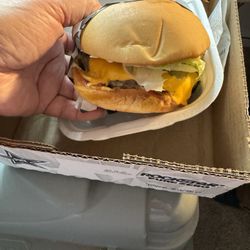 Courtland Market - Delicious Cheese Burger!!!