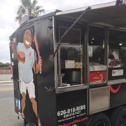 Rodney’s Ribs - Look for this truck with the smoke.  Follow your nose. A Grade!