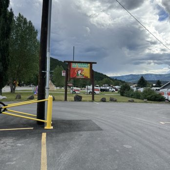 La Cabaña Del Tequila - Empty parking - Mexican Near Me - Alpine, Wyoming