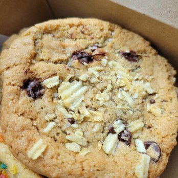 The Hungry Hero Dessert - Chocolate potato chip - Desserts Near Me - Sherwood, Oregon