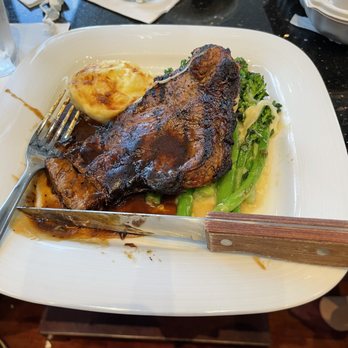 Hilton Newark Airport - 12 oz New York steak - Hotels Near Me - Elizabeth, New Jersey Hilton Newark Airport - 12 oz New York steak - Hotels Near Me - Elizabeth, New Jersey