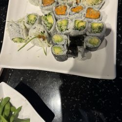 Ten Sushi Buffet - Some vegan sushi and edamame