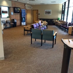 Henry Ford Macomb Health Center - Fraser - Waiting Room for Urgent Care