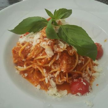 Runway 33 - Spaghetti Pomodoro - German Near Me - Helgoland, SH