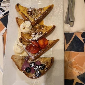 Batter & Berries - French Toast Flight - Breakfast & Brunch Near Me - Chicago, Illinois Batter & Berries - French Toast Flight - Breakfast & Brunch Near Me - Chicago, Illinois