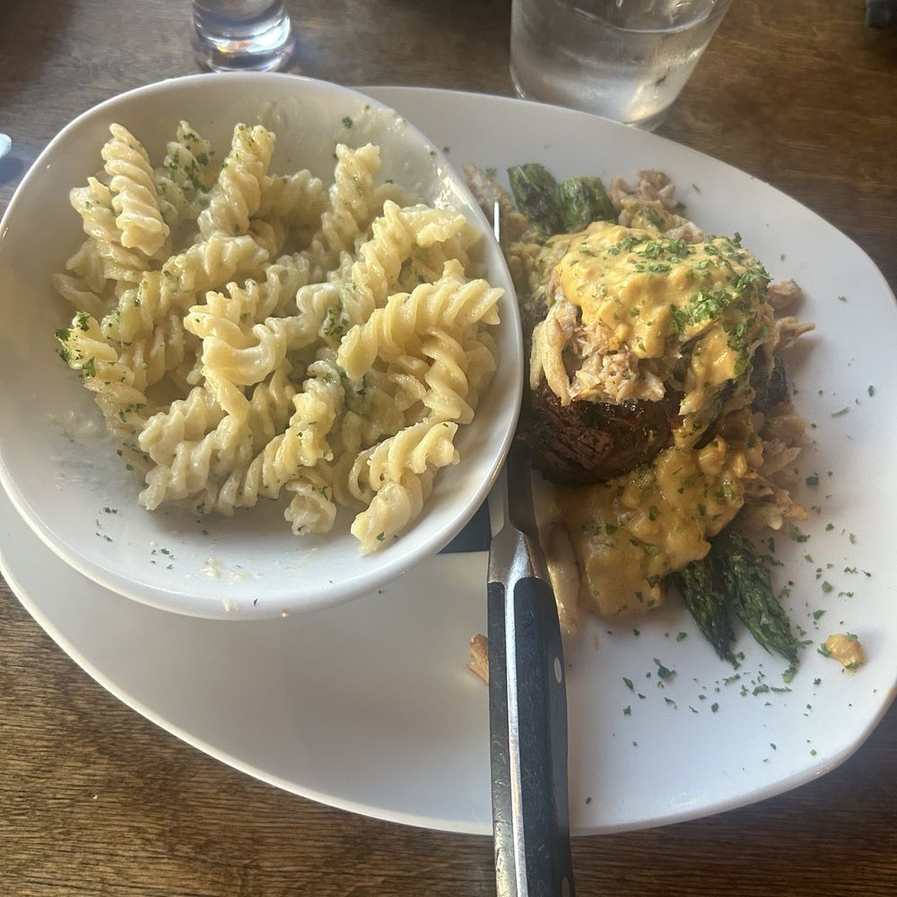 Manning's Steaks and Spirits - Filet Oscar Style w/ Mac n Cheese - Steakhouses Near Me - Lakewood, Colorado Manning's Steaks and Spirits - Filet Oscar Style w/ Mac n Cheese - Steakhouses Near Me - Lakewood, Colorado