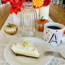 Slice Key Lime Pie