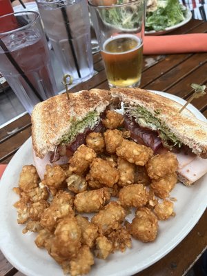 Washington Square Bar & Grill by null