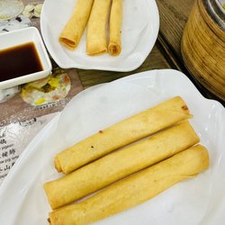 優點點心專門店 - Spring Rolls w/ Shrimp! Good if you need something crunchy.