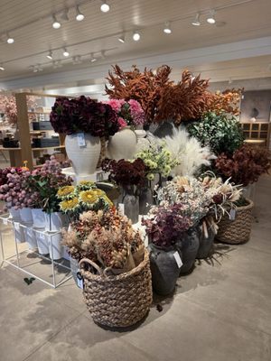Crate & Barrel by null