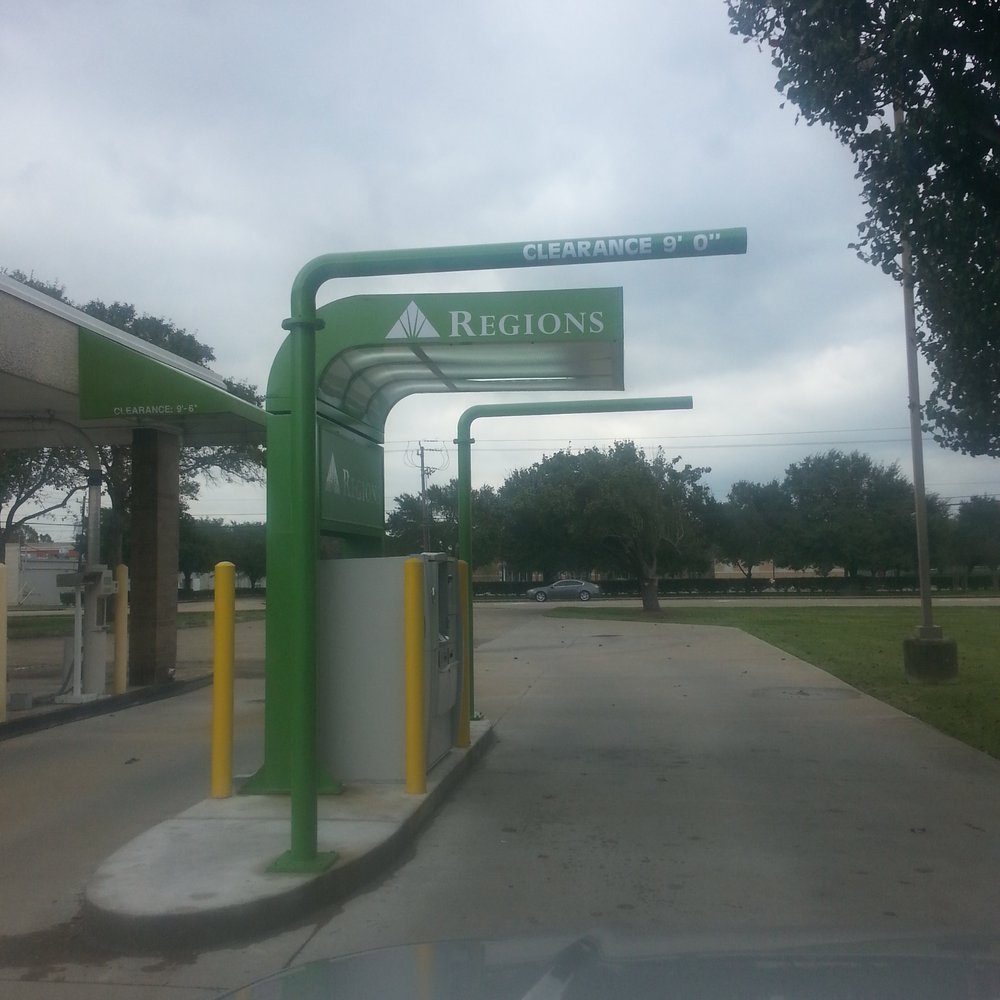 Regions Bank - New atm, hopefully no one knocks this over. - Banks & Credit Unions Near Me - Pearland, Texas