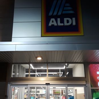 ALDI - Night shot from parking lot - Grocery Near Me - Clearwater, Florida