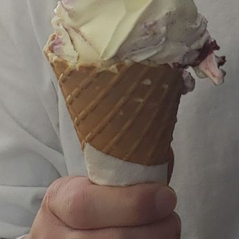 Oscar's Frozen Custard - Grand ol flavor cone - Ice Cream & Frozen Yogurt Near Me - Milwaukee, Wisconsin