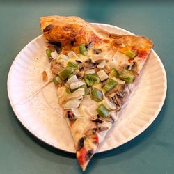 Mahwah Pizza Master - This pizza isnt very good. if i had to rate it 1 to 10.... it would be a 3.... the crust  was the only good thing about it