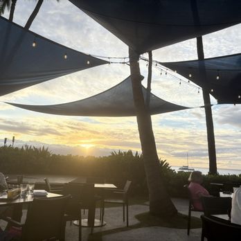 Maui Brewing - Outdoor seating area - Brewpubs Near Me - Lahaina, Hawaii Maui Brewing - Outdoor seating area - Brewpubs Near Me - Lahaina, Hawaii
