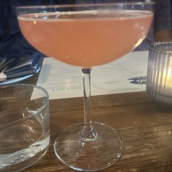 Earl's Premier - Yacht club. - American Near Me - Kansas City, Missouri