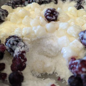 Cocohodo - Very berry bingsoo - Desserts Near Me - Flushing, New York