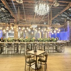 High-Hand Brewing Company - Main dining area