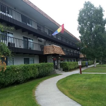 Wedgewood Resort - Mckinley building entrance - Resorts Near Me - Fairbanks, Alaska