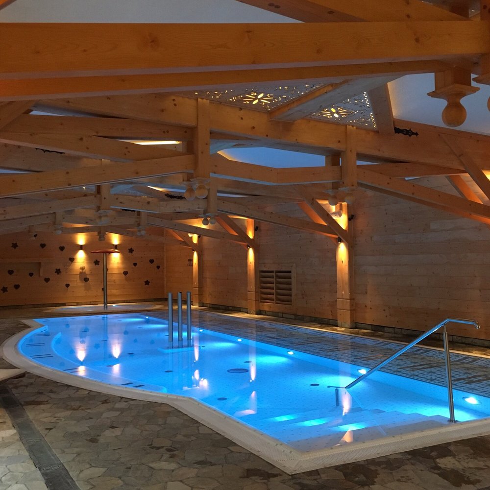 Aries Hotel - Beautiful pool and the lights were changing colour - Hotels Near Me - Zakopane, Massachusetts