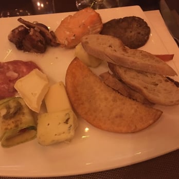 AA - Buffet plate - Bars Near Me - Belo Horizonte, MG