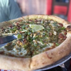600 Degrees Pizzeria & Draft House - Green Goddess Pizza (green onions, chicken, salsa verde, bacon, and some other bits)