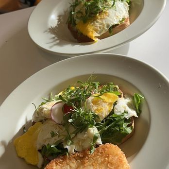 Brown's - avocado toast - American Near Me