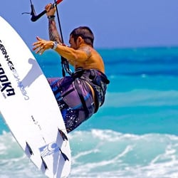 Hirooka Surf and Sport - kitesurflessons