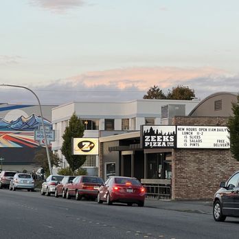 ZEEKS PIZZA & PNW TAPROOM - Updated July 2025 - 61 Photos