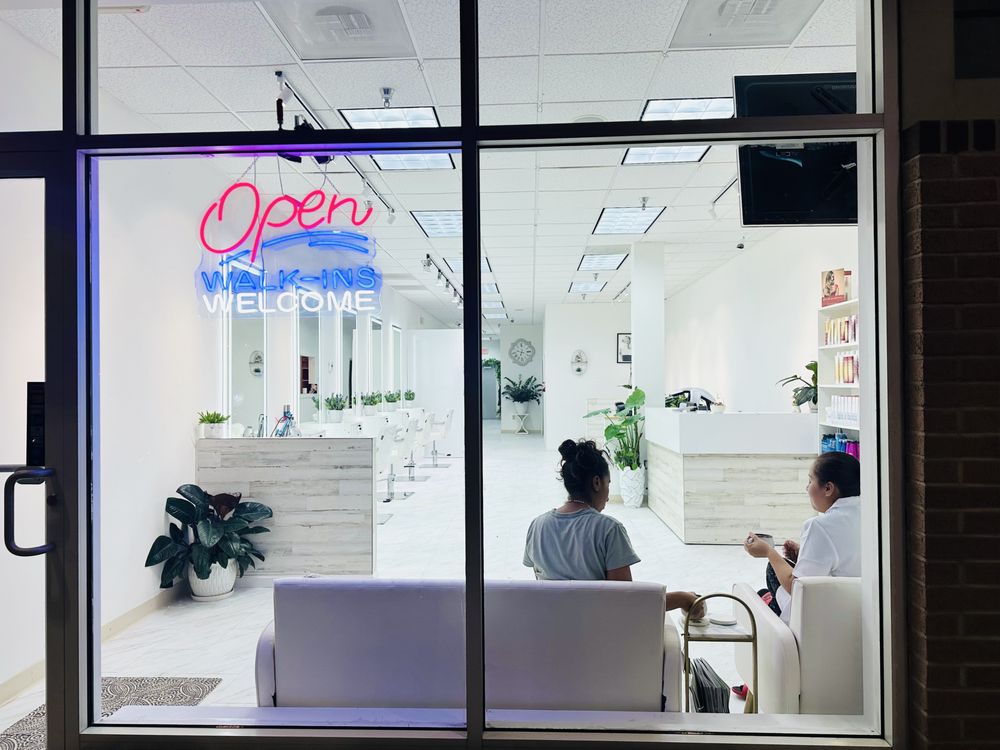 Forever Beauty Salon Logo