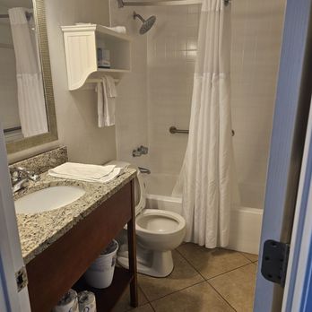 Tropic Sun Towers - Very clean bathroom - Hotels Near Me - Ormond Beach, Florida