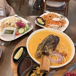 Pad Thai chicken, crab fried rice and short rib khoa Pad Thai chicken, crab fried rice and short rib khoa