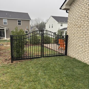 Master Fence - Aluminum Estate gate - Fences & Gates Near Me - Murfreesboro, Tennessee Master Fence - Aluminum Estate gate - Fences & Gates Near Me - Murfreesboro, Tennessee