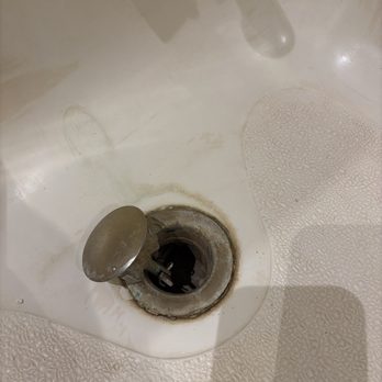 Grand Isla Navidad Resort - Broken bath drain that's rusted and the bath tub looks dirty. - Resorts Near Me - Manzanillo, COL Grand Isla Navidad Resort - Broken bath drain that's rusted and the bath tub looks dirty. - Resorts Near Me - Manzanillo, COL