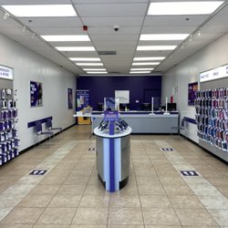 Metro By T-Mobile - Whole store view
