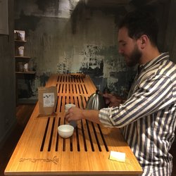 JoJo TEA - Mike making tea